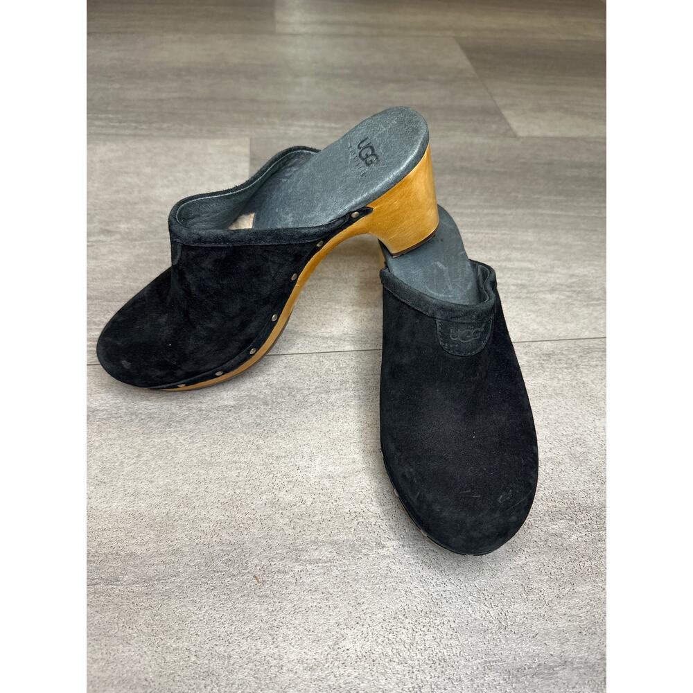 UGG Women's ABBIE CLOG 5772, 1828 (Sheep Skin, Stud Detail Wooden Heel) Size 7